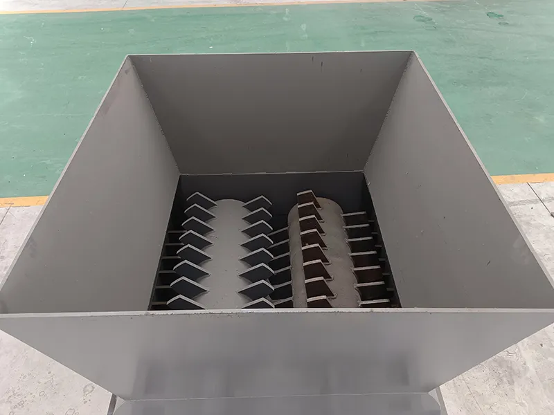 طاحونة كتل السماد ذات عمودين